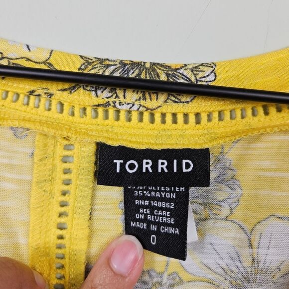 Torrid Floral Babydoll Slub Front Blouse – Yellow M/L - Picture 7 of 7